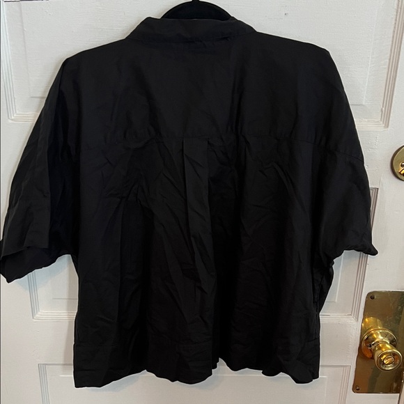 LOFT Black Short button front blouse - Picture 4 of 4